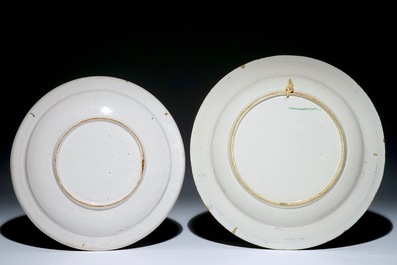 Deux plats en fa&iuml;ence de Delft polychrome, 18&egrave;me