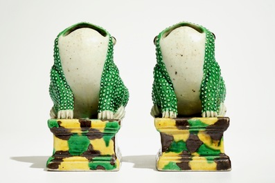 A pair of Chinese verte on biscuit models of frogs, Kangxi