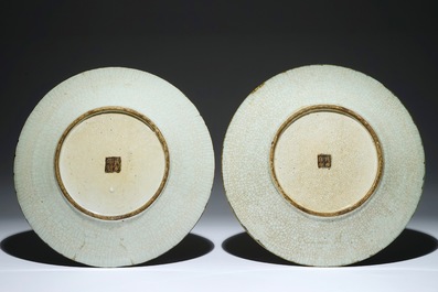 Une paire de plats aux guerriers en gr&egrave;s de Nankin, Chine, 19&egrave;me