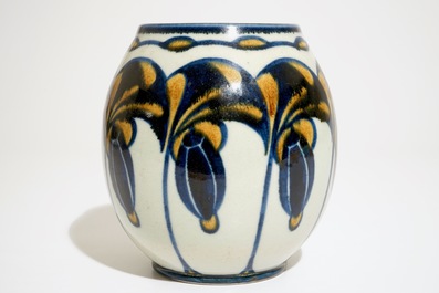 Een zeldzame vaas van geglazuurd steengoed, Charles Catteau voor Boch Fr&egrave;res Keramis, ca. 1925