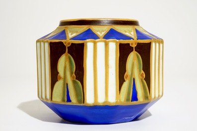 Een prototype van een geometrische vaas, Marcel Bourdon en Charles Catteau voor Boch Fr&egrave;res Keramis, ca. 1927