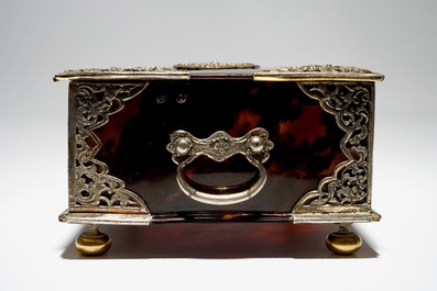 A Dutch colonial tortoise-shell and silver-mounted sirih casket, 17/18th C.