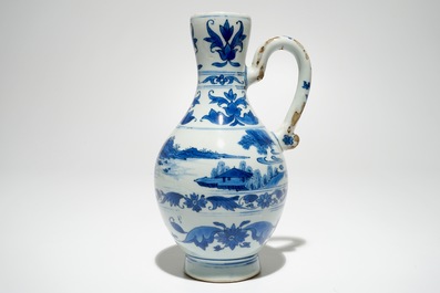 Une verseuse en porcelaine de Chine bleu et blanc &agrave; d&eacute;cor de paysages, &eacute;poque Transition, Chongzhen