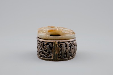 An English silver box with a Chinese mottled jade plaque as cover, 19th C.