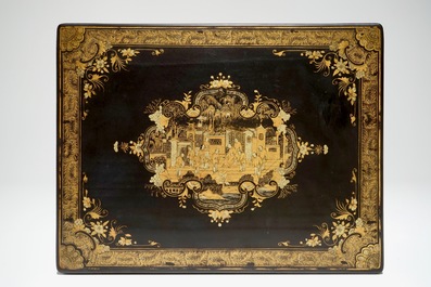 A Chinese export gilt lacquer tea box, 19th C.