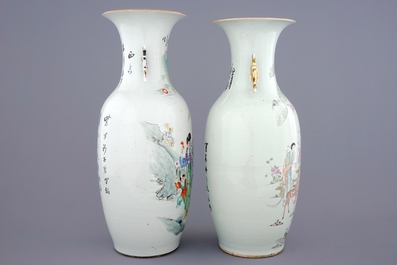 Deux vases en porcelaine de Chine famille rose aux femmes et enfants dans un jardin, 19/20&egrave;me