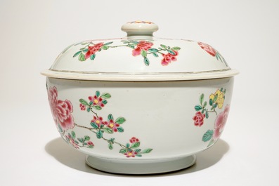 A round Chinese famille rose tureen and cover, Yongzheng/Qianlong