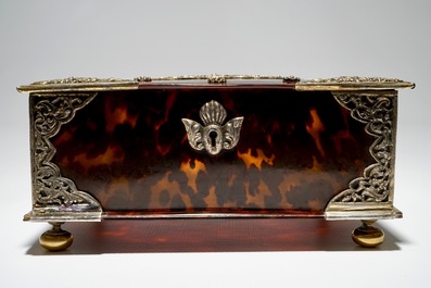 A Dutch colonial tortoise-shell and silver-mounted sirih casket, 17/18th C.