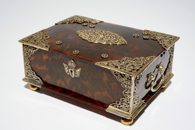 A Dutch colonial tortoise-shell and silver-mounted sirih casket, 17/18th C.