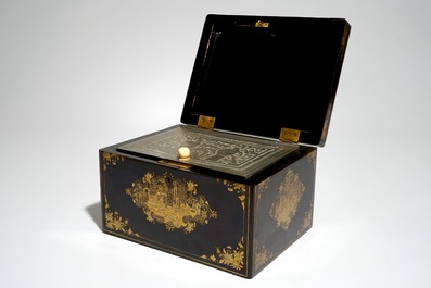 A Chinese export gilt lacquer tea box, 19th C.