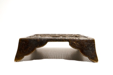 Een Chinese bronzen penselensteun met reli&euml;fdecor, Ming