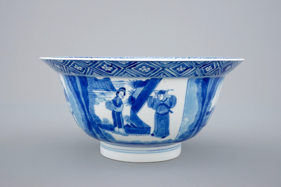 Een blauw-witte Chinese klapmuts kom, Kangxi merk en periode