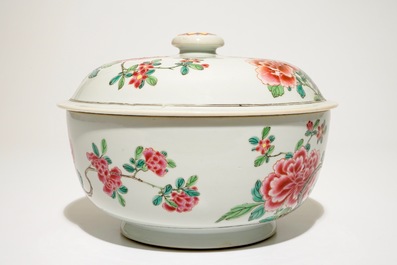 A round Chinese famille rose tureen and cover, Yongzheng/Qianlong