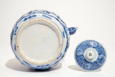Un pot &agrave; vin et couvercle en porcelaine de Chine bleu et blanc de type Kraak, Ming, Wanli