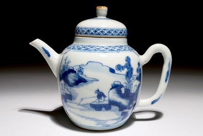 Une th&eacute;i&egrave;re en porcelaine de Chine bleu et blanc &agrave; d&eacute;cor de paysages, Kangxi