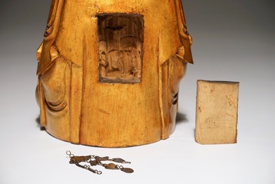 Une statuette de Tara en bronze et une Guanyin en bois dor&eacute;, 19&egrave;me