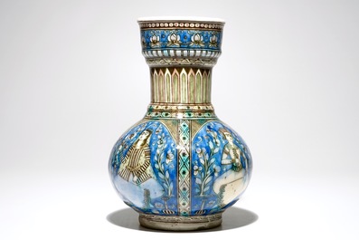 Un vase de forme bouteille en c&eacute;ramique Qajar, Iran, 19&egrave;me