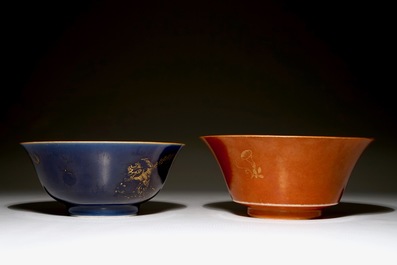 Deux bols en porcelaine de Chine &agrave; d&eacute;cor dor&eacute; sur fond bleu poudre et rouge de corail, 18/19&egrave;me
