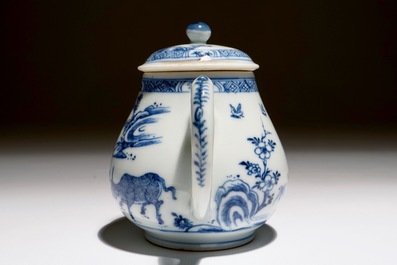 Une th&eacute;i&egrave;re en porcelaine de Chine bleu et blanc aux enfants, Yongzheng