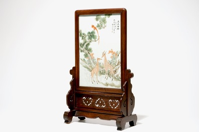 A Chinese table screen with a qianjiang cai plaque, 19/20th C.