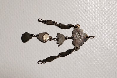 Une statuette de Tara en bronze et une Guanyin en bois dor&eacute;, 19&egrave;me