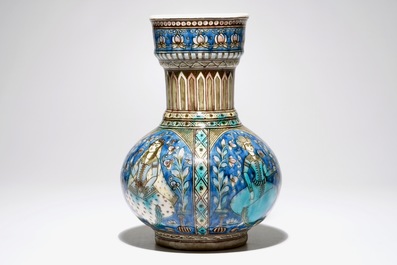 Een fijne islamitische flesvormige vaas, Qajar, Iran, 19e eeuw