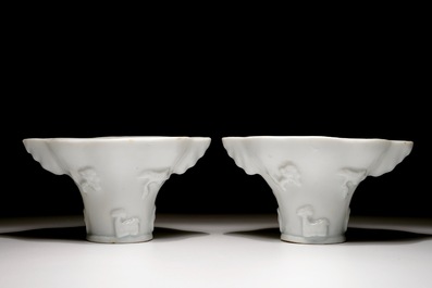 Een paar blanc de Chine libation cups met reli&euml;fdecor, Kangxi