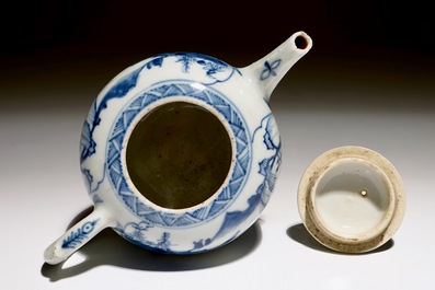 Een Chinese blauw-witte theepot met een wijze op een ezel, Kangxi