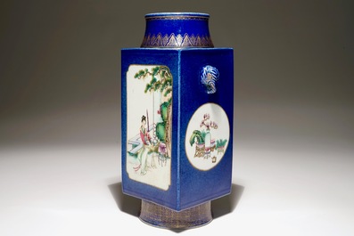 Een Chinese famille rose en bleu poudr&eacute; cong vaas, 19e eeuw