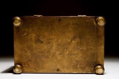 Un coffre de style qajar en cuivre grav&eacute; aux cr&eacute;atures imaginaires, France, 19&egrave;me