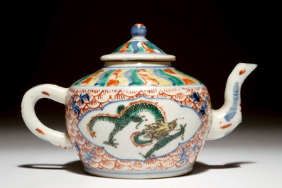 A Chinese wucai dragon teapot and cover, 19th C.