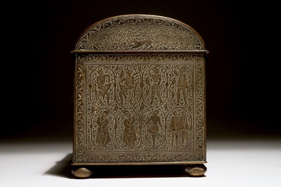 Een gegraveerd koperen kistje met imaginaire figuren in Qajar-stijl, Frankrijk, 19e eeuw