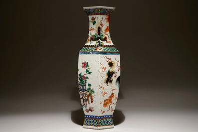A Chinese hexagonal famille verte vase with buddhist lions, 19th C.