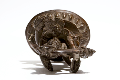 Un groupe sino-tib&eacute;tain en bronze de Mahakala avec Sakti, 19&egrave;me