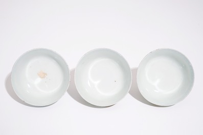 A pair and a set of three Chinese qianjiang cai bowls, 19/20th C.