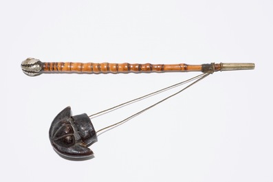 Une pipe &agrave; opium en bambou, une coupe en pierre dure et un boucle en argent, Chine, 19/20&egrave;me