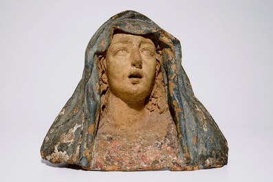 Een Italiaanse Madonna, buste in polychrome terracotta, wellicht Bologna, 16e eeuw