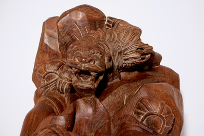 A tall Japanese carved wood figure of Daruma, 20th C.