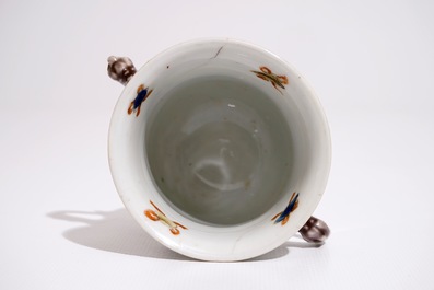 A Chinese blue and white immortal plate and a famille verte double handle cup, Kangxi