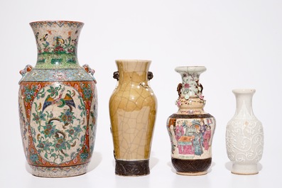A lot of four various Nanking vases, 19th C.