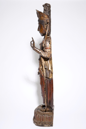 Un grand mod&egrave;le de Bodhisattva en bronze laqu&eacute; et dor&eacute;, prob. Cor&eacute;e, Goryeo/Joseon, 14-16&egrave;me