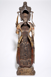 Een grote vergulde en gelakte bronzen Bodhisattva, wellicht Korea, Goryeo/Choson, 14-16e eeuw