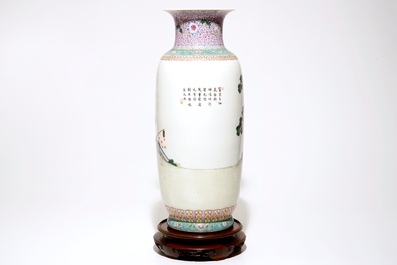 Un grand vase en porcelaine de Chine famille rose, 20&egrave;me