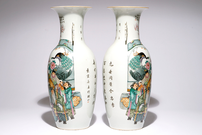 Une paire de vases en porcelaine de Chine famille rose &agrave; d&eacute;cor de personnages, 20&egrave;me