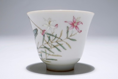 A Chinese famille rose grasshopper cup, Tongzhi mark, 19/20th C.