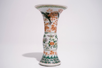 A Chinese famille verte &quot;dragon&quot; gu vase and two bowls with polychrome designs, 19th C.