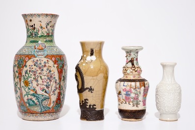 A lot of four various Nanking vases, 19th C.
