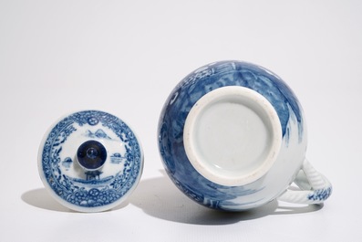 Een Chinees blauw-wit melkkannetje met deksel en gedraaid oor, Qianlong