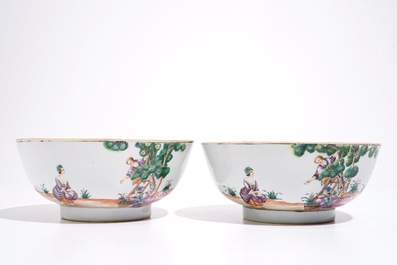 A pair of Chinese famille rose cherrypickers bowl, Qianlong