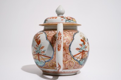 Une th&eacute;i&egrave;re en porcelaine de Chine surd&eacute;cor&eacute; de type Amsterdams bont, Qianlong